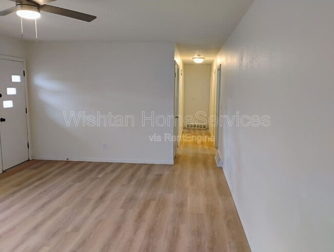 Building Photo - 22 N 17th Ave