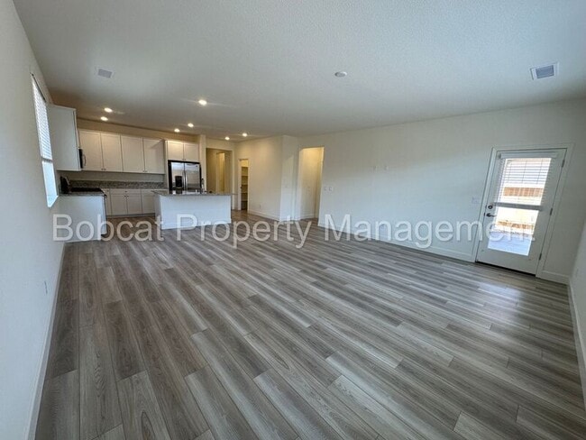 Building Photo - 925 Nelle Dr