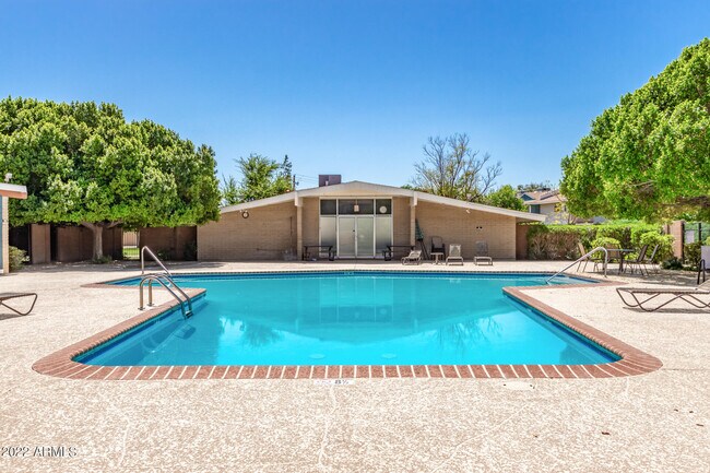 Building Photo - 8548 E McDonald Dr