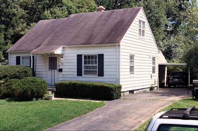 Building Photo - 917 W 10th Ave