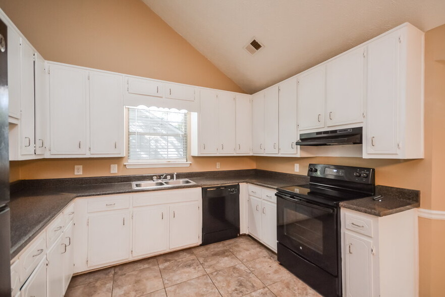 Building Photo - 130 Branchwood Dr