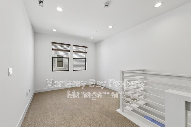 Building Photo - 108 8th St