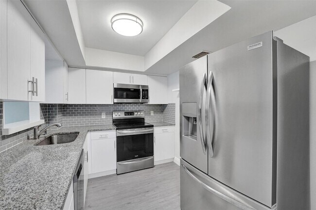 Building Photo - 3800 N Hills Dr