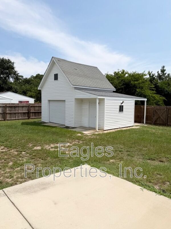 Building Photo - 200 Myrna Dr