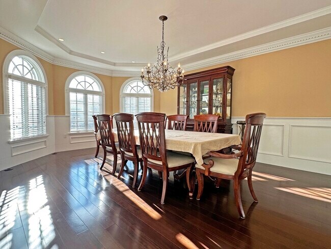 Building Photo - 66 Forest Ave