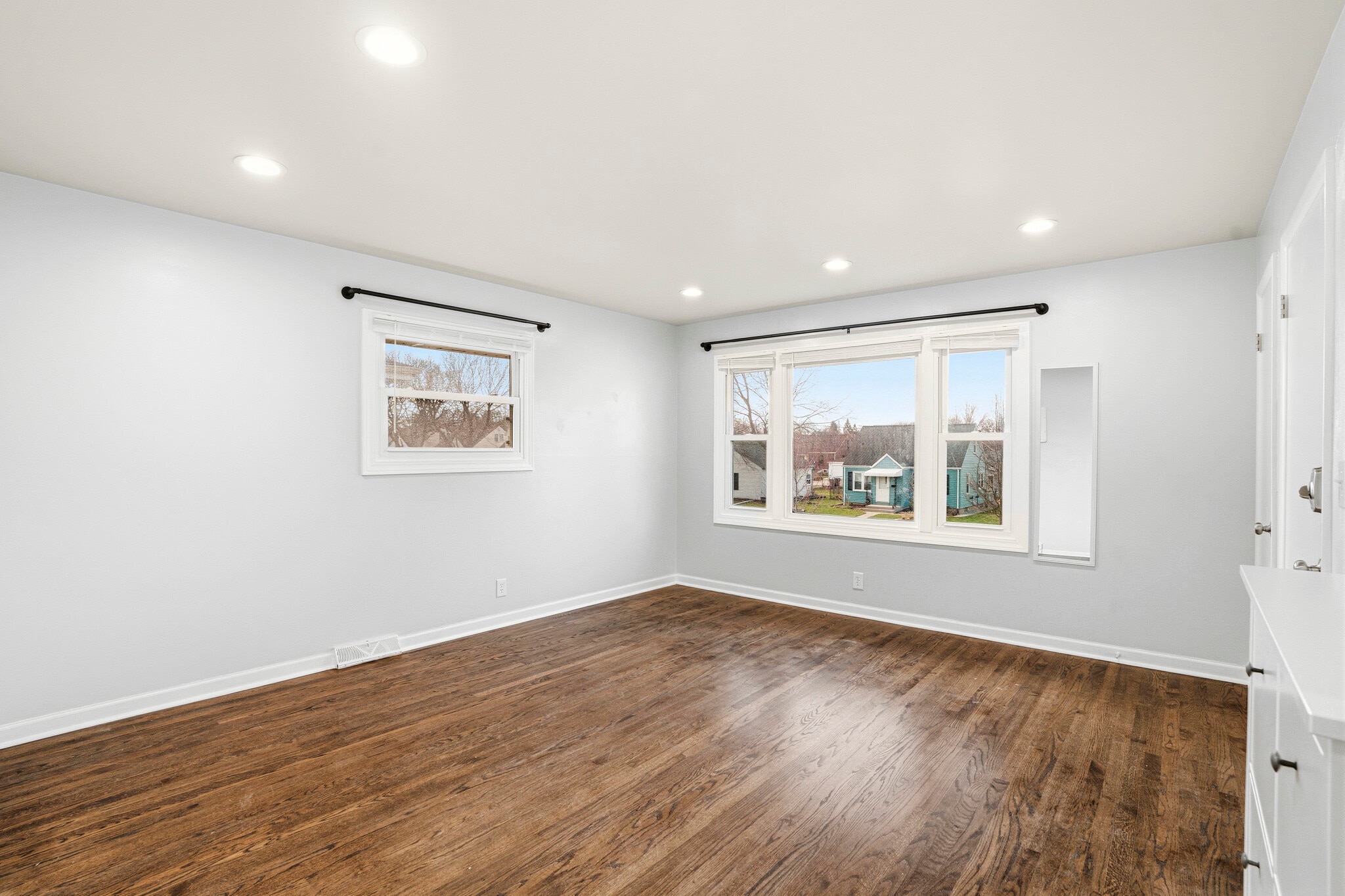 Building Photo - 3316 E Bottsford Ave