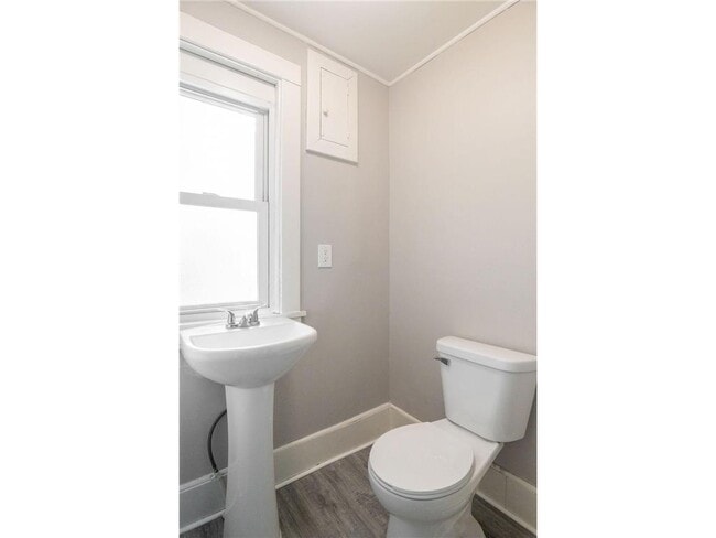 Building Photo - 1606 Concordia Ave