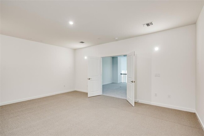 Building Photo - 2420 Sondrio Bnd