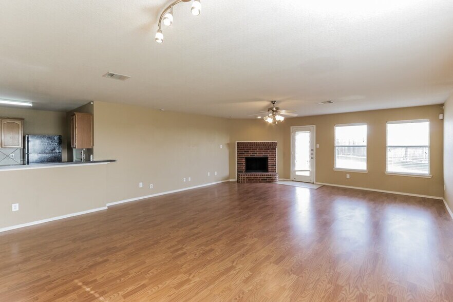 Building Photo - 762 Mission Ln