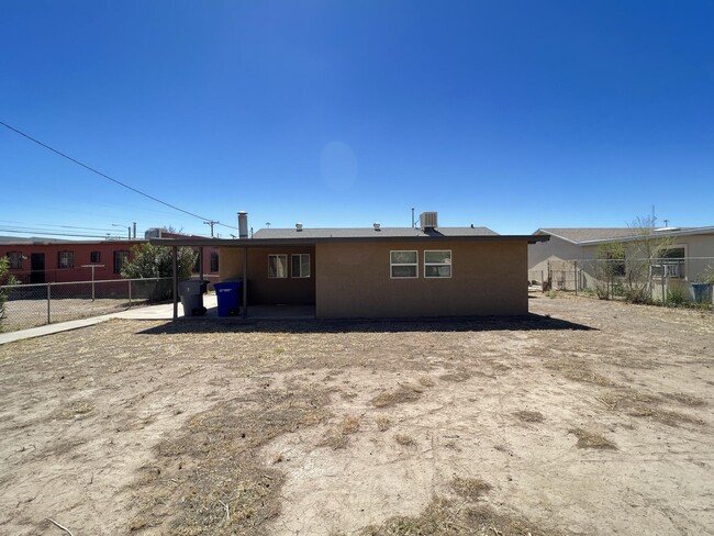 Building Photo - 408 Ramona Ave
