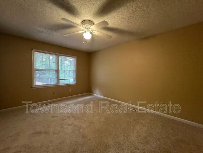 Building Photo - 6458 Easthampton Rd