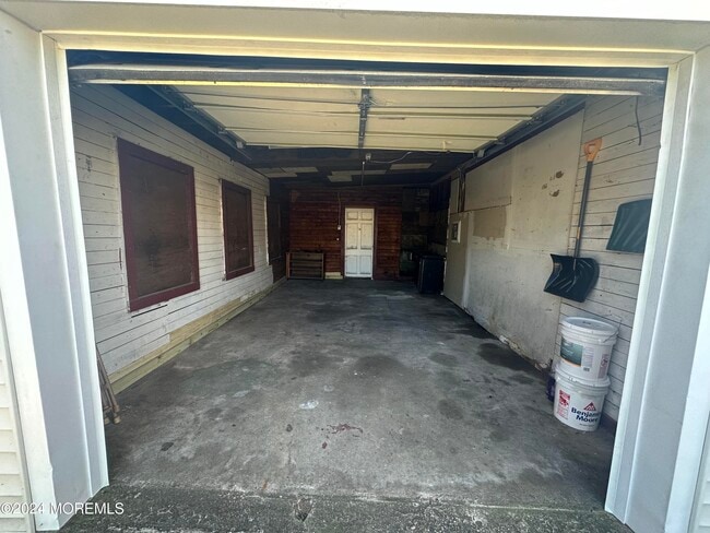 Building Photo - 717 Harmony Rd