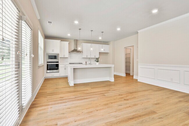 Building Photo - 335 Caledonia Ct