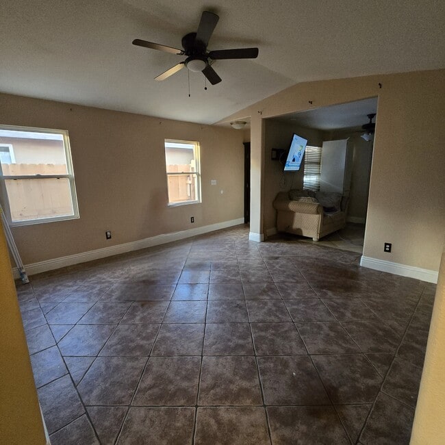 Building Photo - 2219 Camino Dr