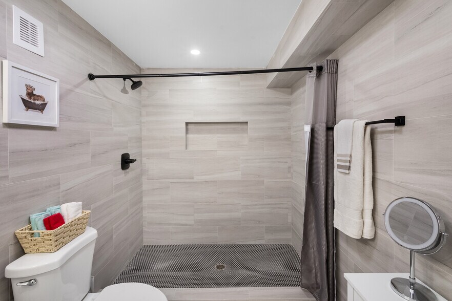 Building Photo - 3409 McGavock Pike