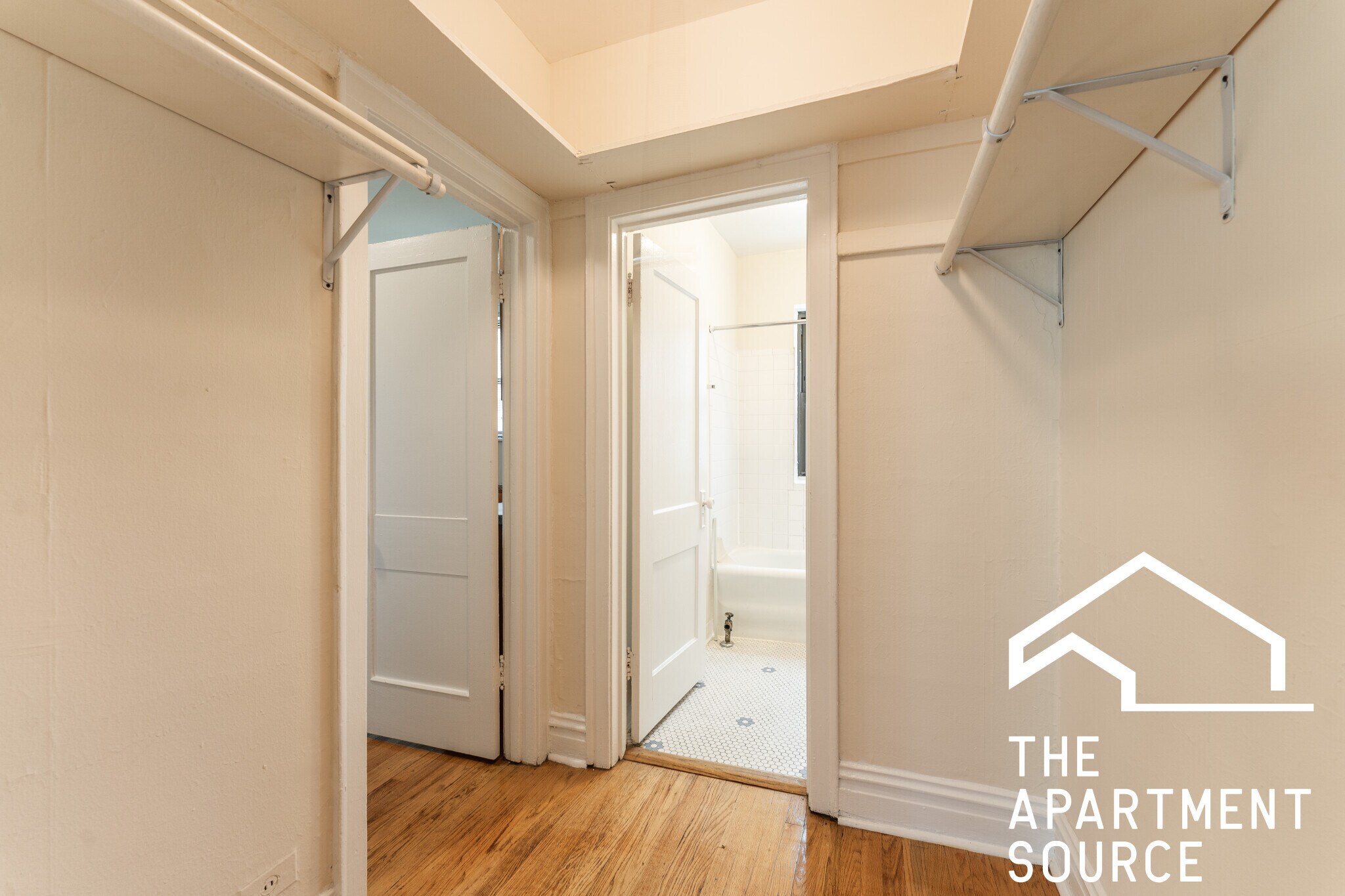 Building Photo - 621 W Melrose St