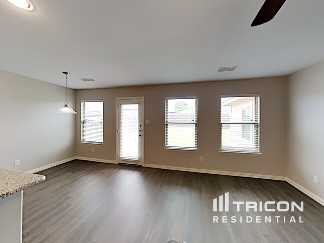 Building Photo - 1662 Pompano Beach Dr