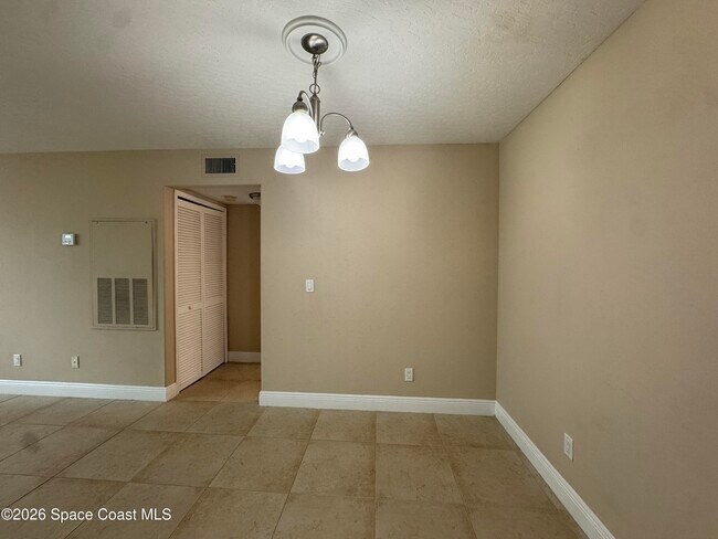 Building Photo - 7667 N Wickham Rd