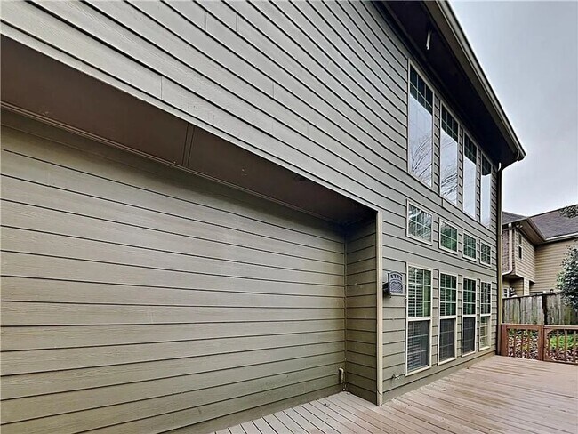 Building Photo - Spacious 4BR House in Decatur