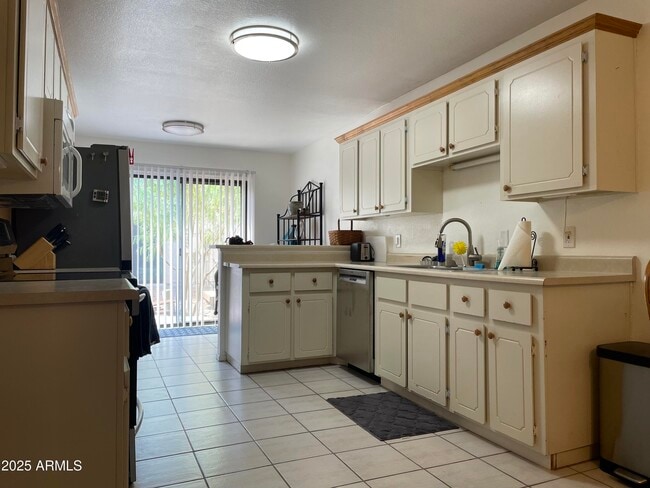 Building Photo - 455 S Delaware Dr