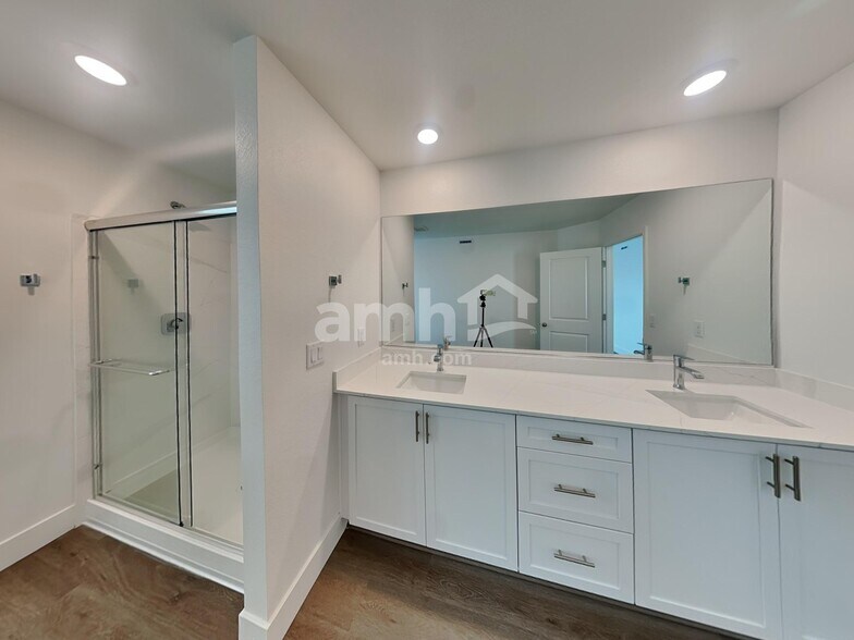 Building Photo - 8074 Winterfell Peak Ave