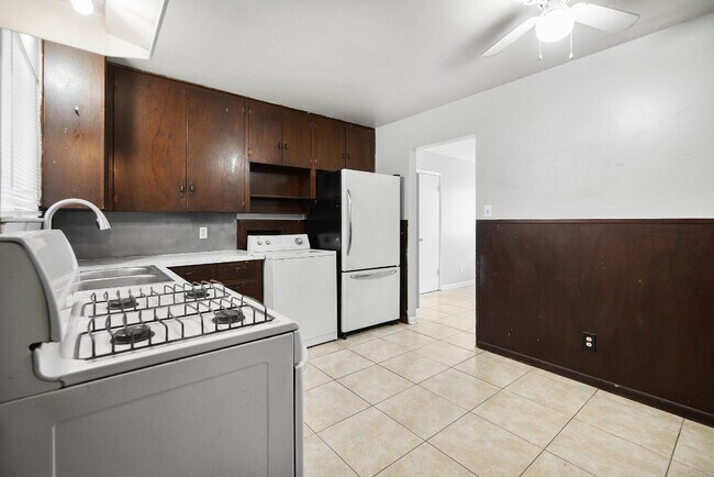 Building Photo - 5605 1/2 Jim Hogg Ave-