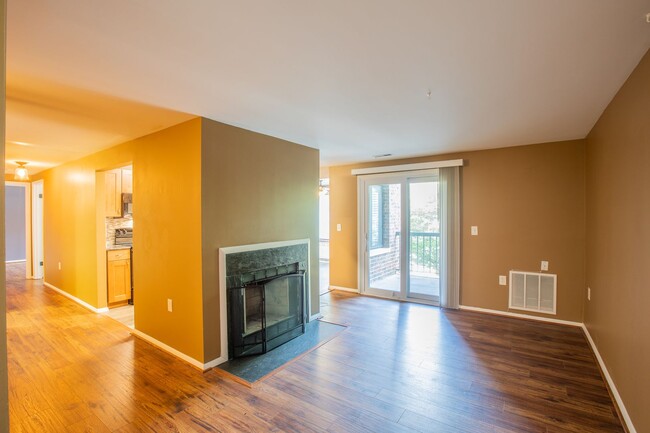 Building Photo - Lovely 2 BR/2 BA Condo in Germantown!