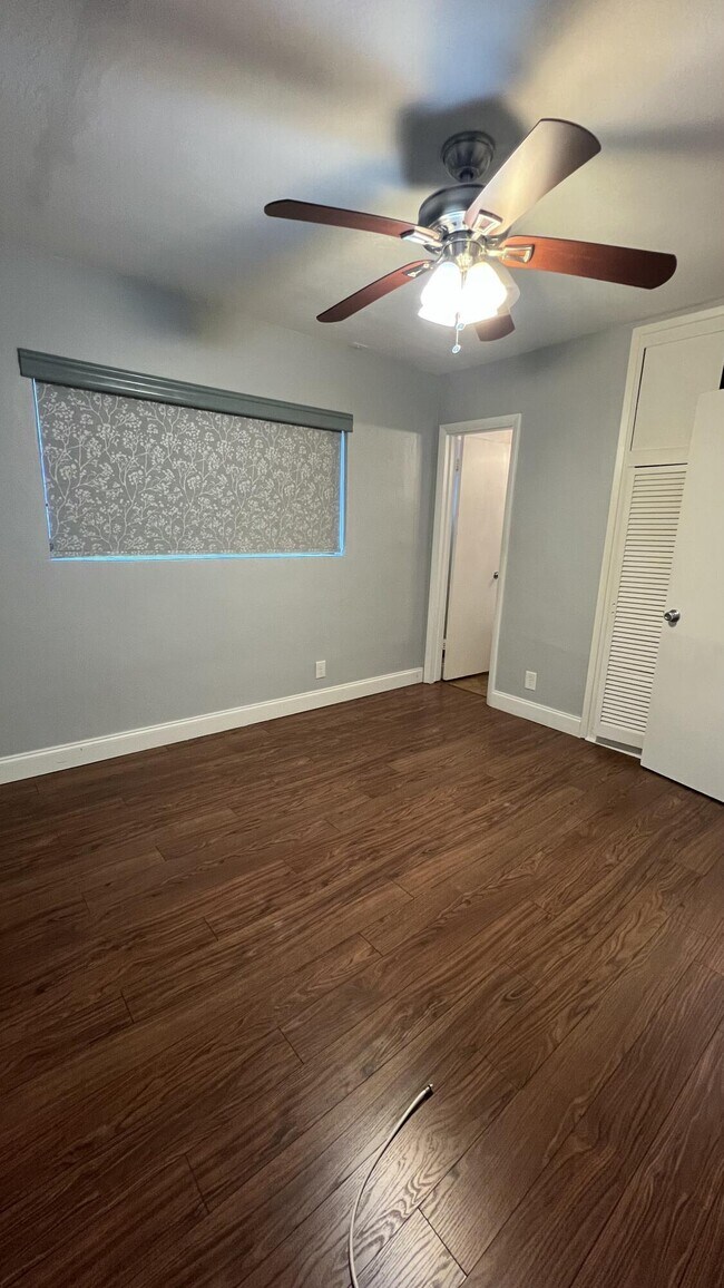 Building Photo - 920 9th St