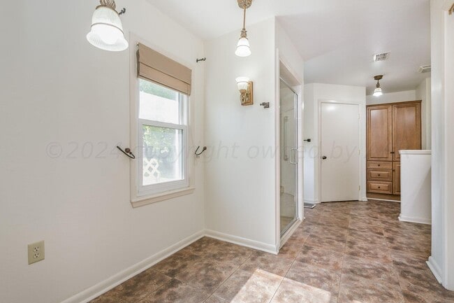 Building Photo - 7518 Lamount Dr