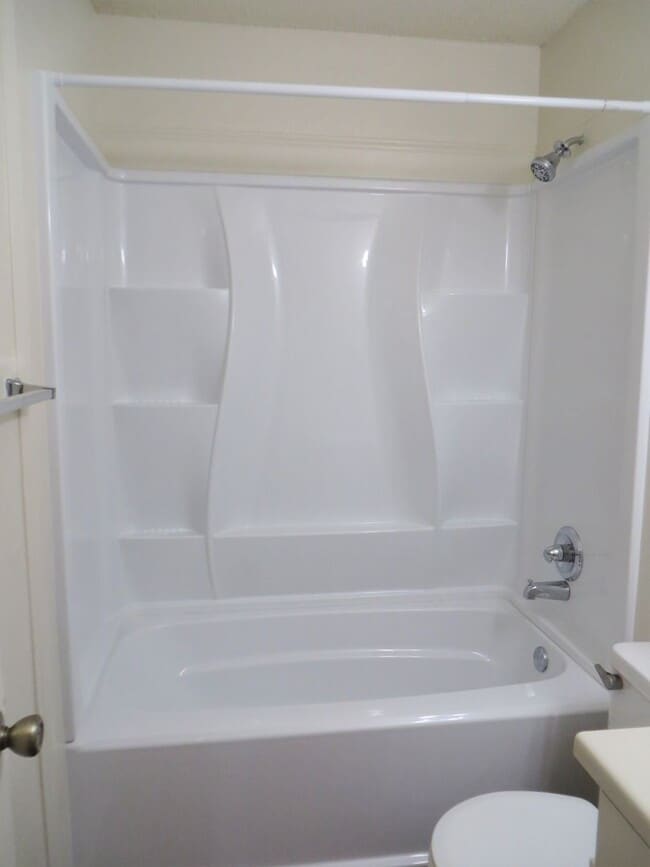 Building Photo - 705