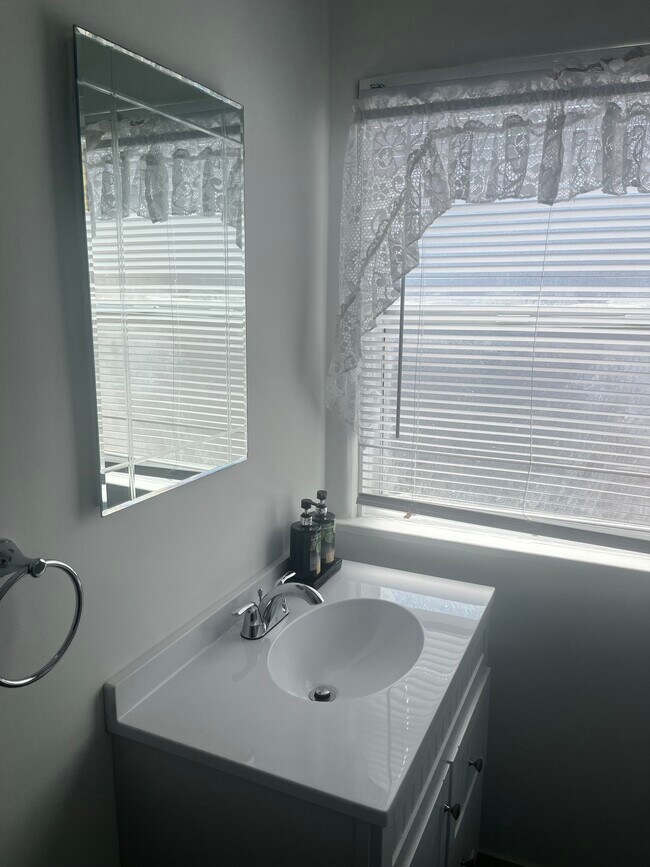 Building Photo - 2500 S Bronson Ave