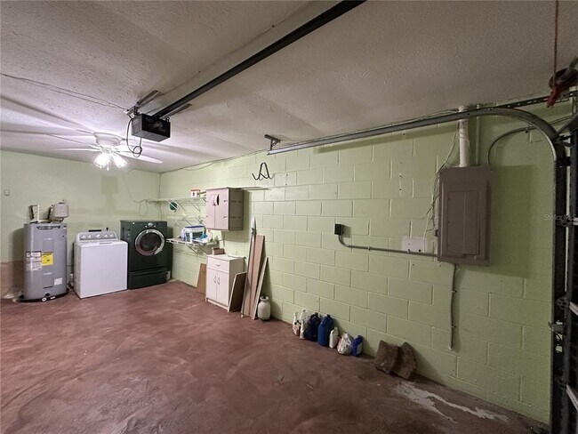 Building Photo - 6818 S Himes Ave