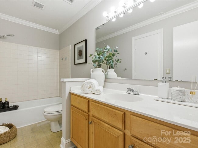 Building Photo - 7925 Charter Oak Ln