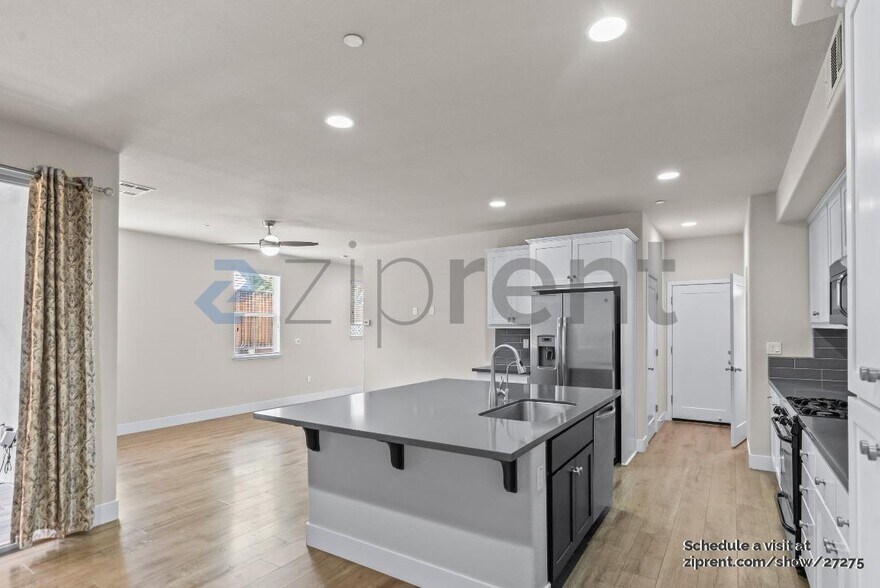 Building Photo - Unit