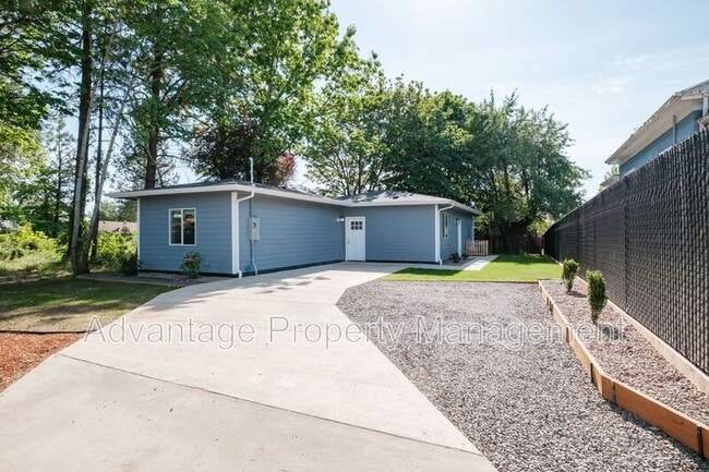 Primary Photo - 2190 Marion St SE