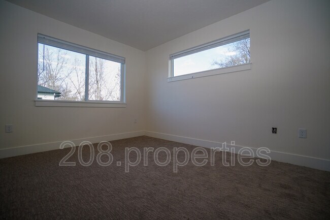 Building Photo - 4614 N Iota Ln