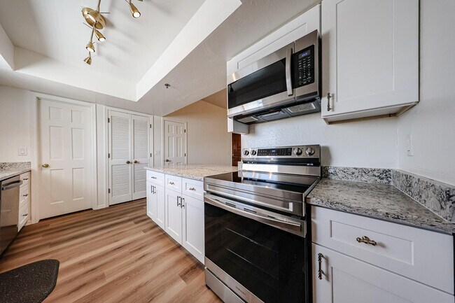 Building Photo - 3031 N Civic Center Plaza