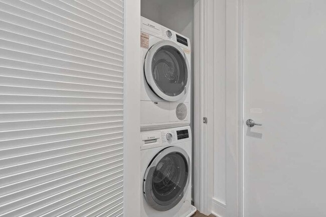 Building Photo - 9 Ave at Port Imperial