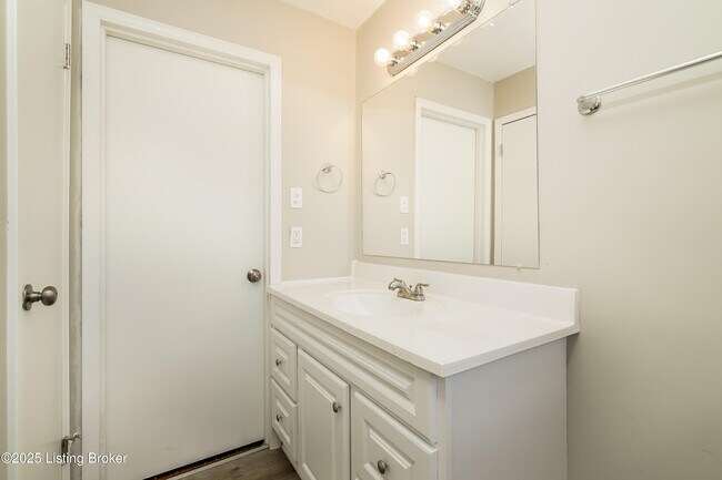 Building Photo - 4401 Charlotte Ann Dr