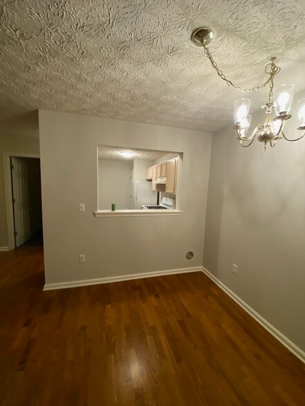 Living Room - 10 Ironstone Ct