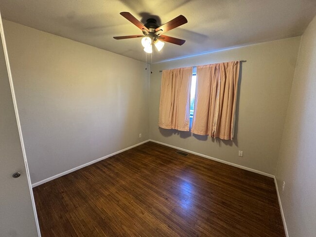 Building Photo - Spacious NE Heights Home