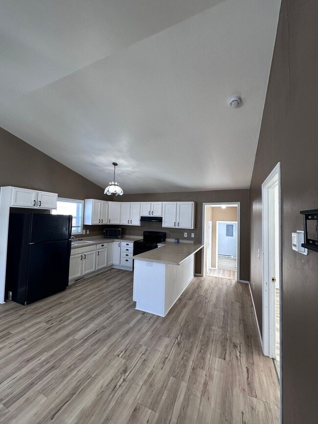 Building Photo - UPDATED 3 BR/1 BATH CENTRALLY LOCATED IN GREEN BAY