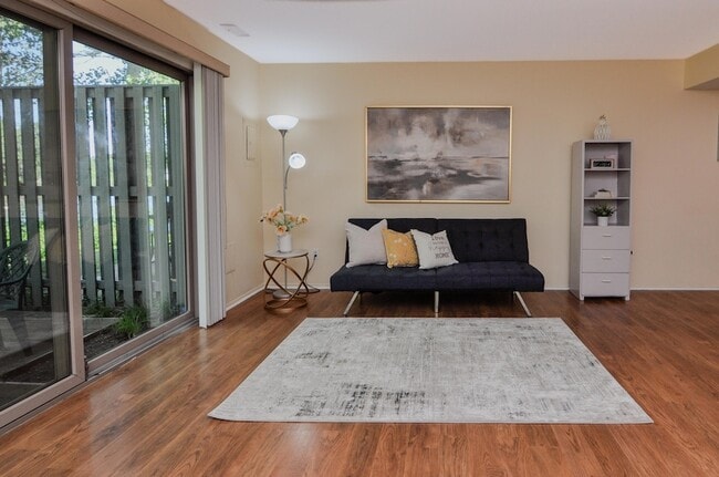 Building Photo - 609 Watersedge Dr