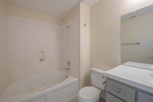 Building Photo - 529 W Metcalfe St