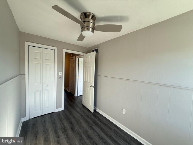 Building Photo - 2021 Kelmore Rd