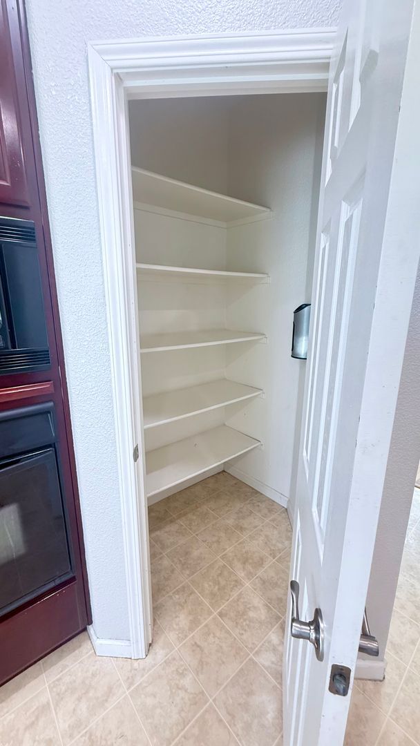 Building Photo - New listing! Bright and Spacious, Close to Parks and Trails