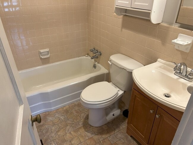 Building Photo - ***Limited-Time Offer: Up to 2 Months Free! Lease for 13 months and get 1 month free, extend to 2...