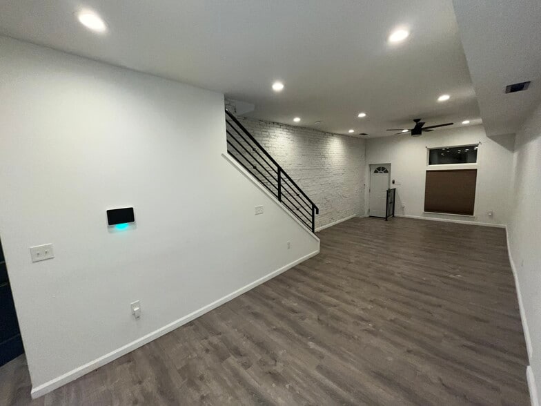 Building Photo - 2142 Penrose Ave