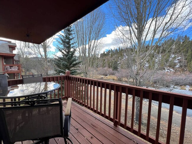 Building Photo - 290 Revett Dr