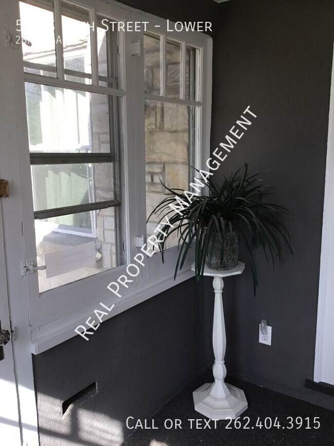 Building Photo - 510 S 70th St